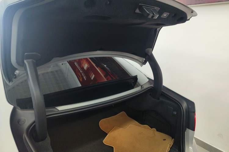 Used Jaguar XFL 2024 2.0T P250 Two-Wheel Drive Prestige Luxury Edition