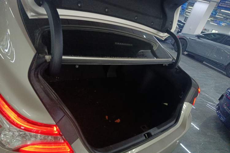 Used Toyota Camry 2021 2.0G Luxury Edition
