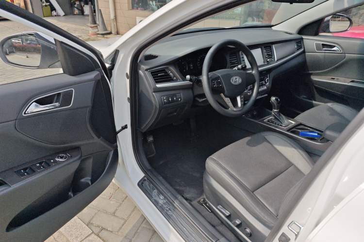 Used Hyundai Mistra 2019 1.8L Automatic Smart GLS China VI Standard Driver Seat