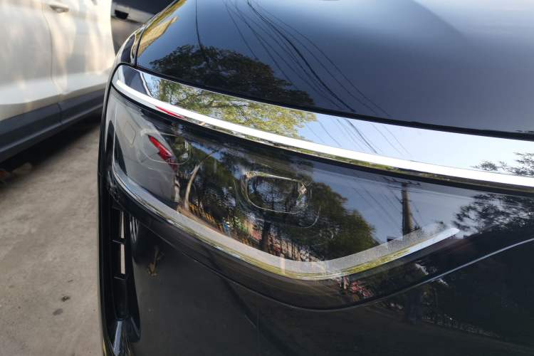 Used Hima AITO M8 2025 Extended-Range Max Version 37 kWh 5-Seater Right Front Headlight