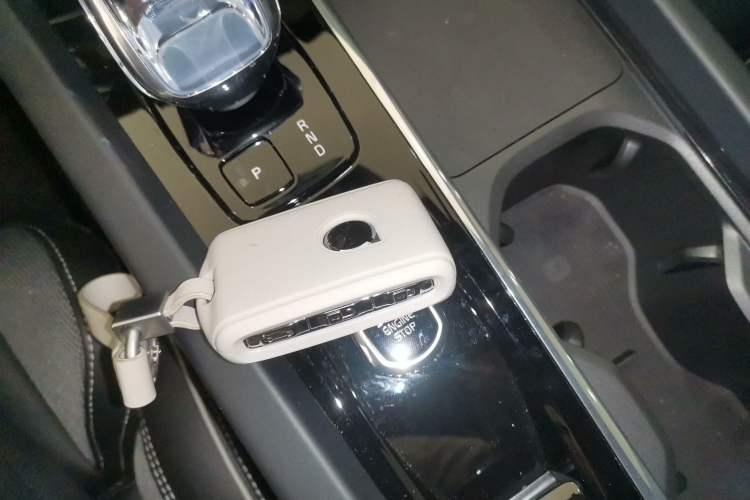 Used Volvo XC60 New Energy 2025 Plug-in Hybrid Long-Range All-Wheel Drive Zhiyuan Extreme Night Black Edition