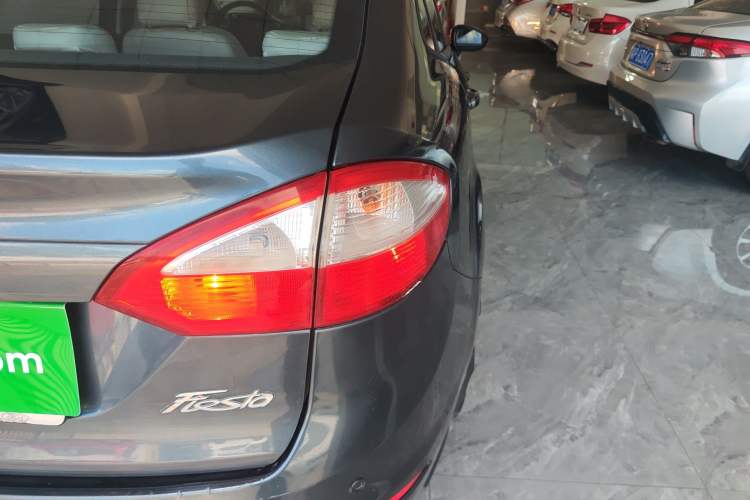 Used Ford Fiesta 2013 Sedan 1.5L Automatic Fashion Edition
