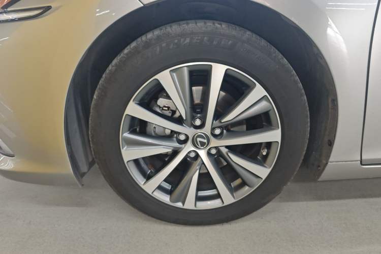 Used Lexus ES 2018 300h Premier Edition China V Standard
