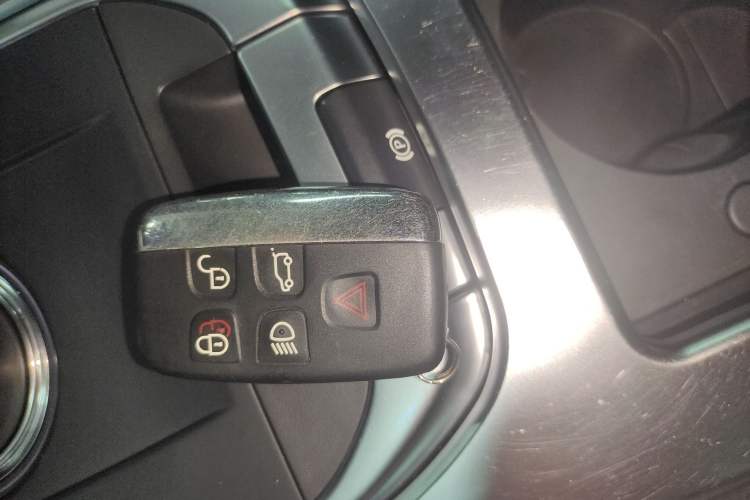 Used Land Rover Discovery Sport 2018 240 PS PURE Edition