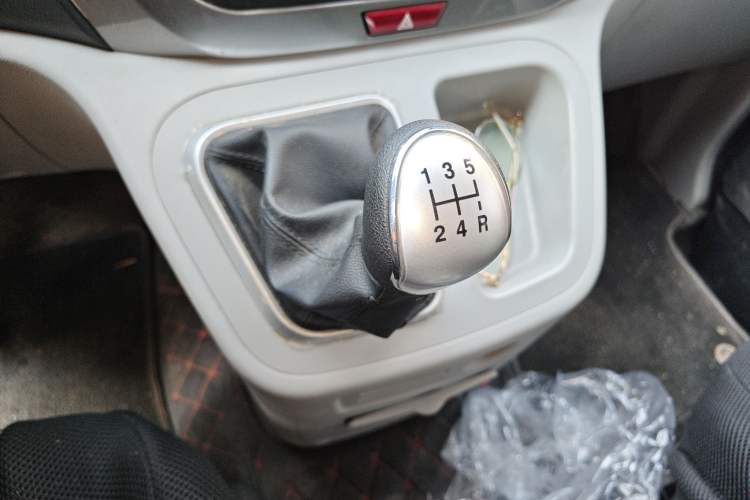 Used JAC Refine M3 2022 1.8L 7-seat Standard Edition