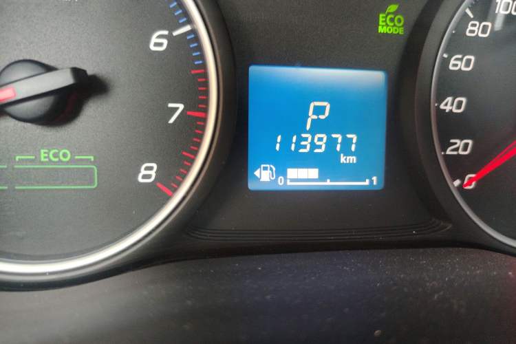 Used Mitsubishi Outlander 2018 2.0L Two-Wheel Drive Glory Edition 5 Seats Odometer Close Up