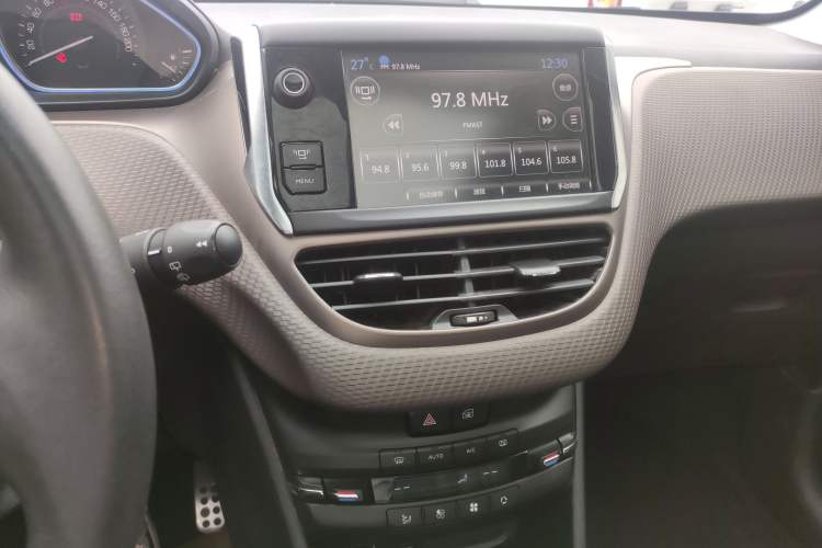 Used Peugeot 2008 2014 1.6L Automatic Navigation Edition Audio And AC Panel