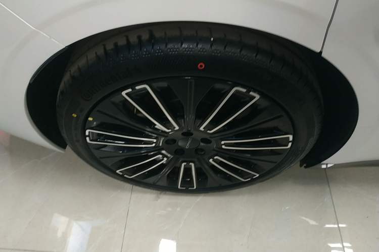 Used Lynk & Co Lynk & Co 10 EM-P 2025 Model 240 All-Wheel Drive Ultra—Sport Edition
