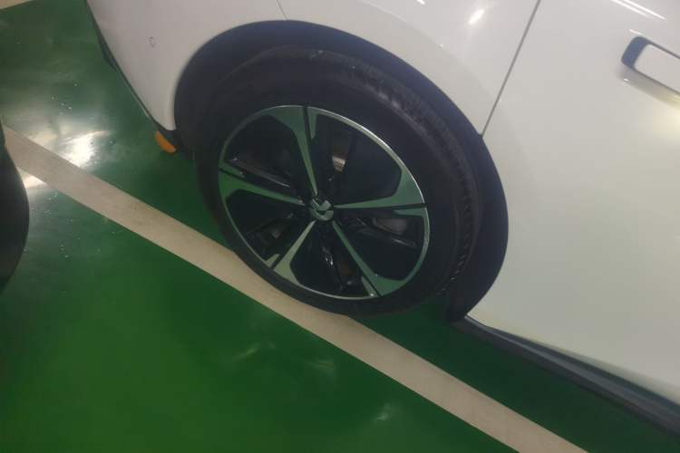 Used Nio ET5T 2023 75 kWh Touring Right Rear Wheel Hub