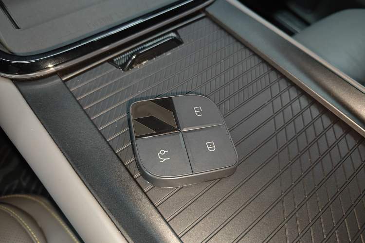 Used Lynk & Co 08 EM-P 2023 120km Long-Range Pro
