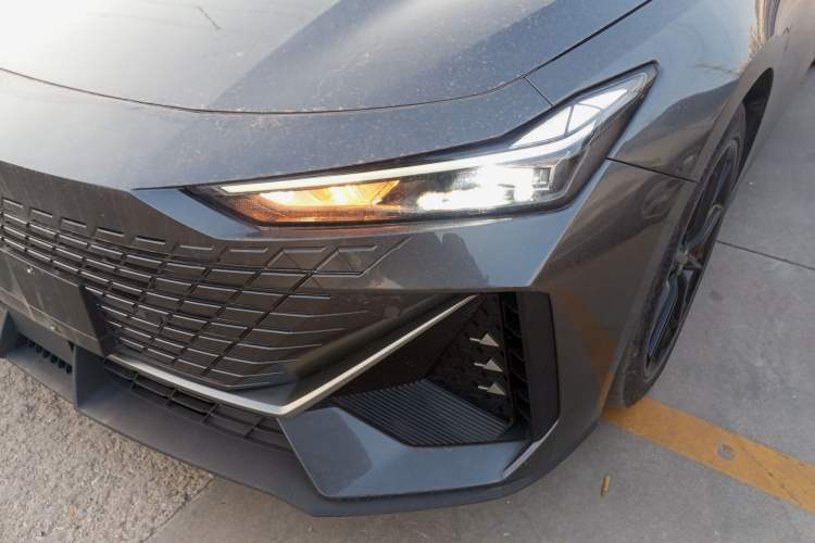 Used Changan UNI-V 2022 1.5T Prestige Version
