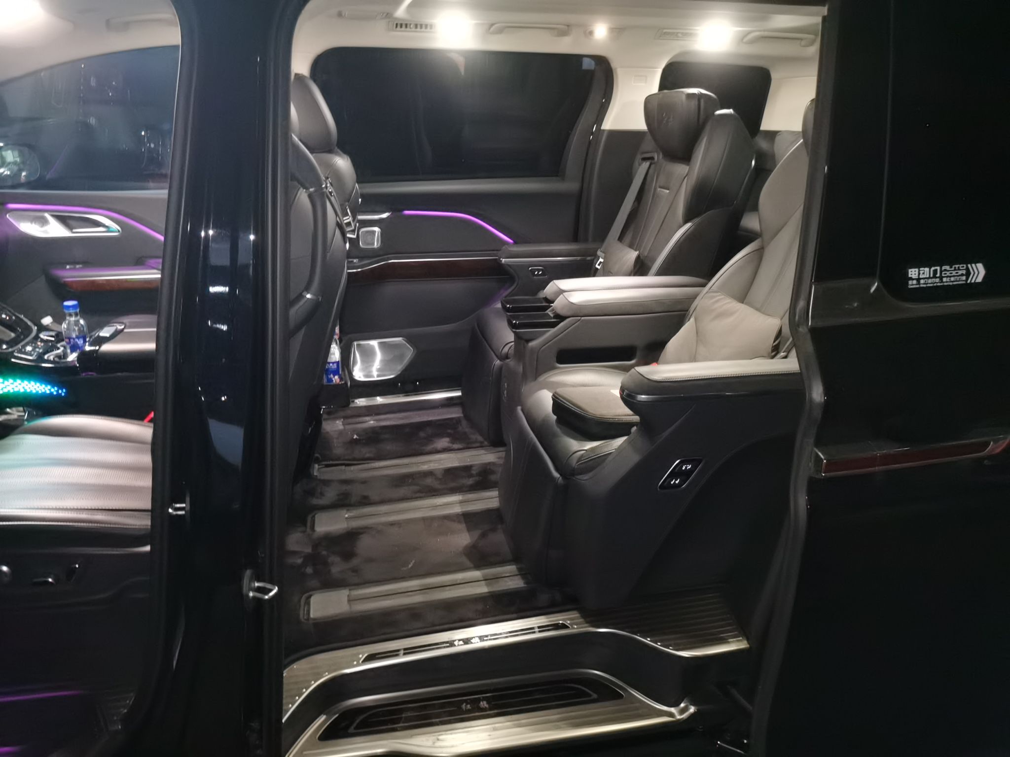 Hongqi HQ9 PHEV 2024 2.0T Four-Wheel Drive Luxury Edition — снимка 14