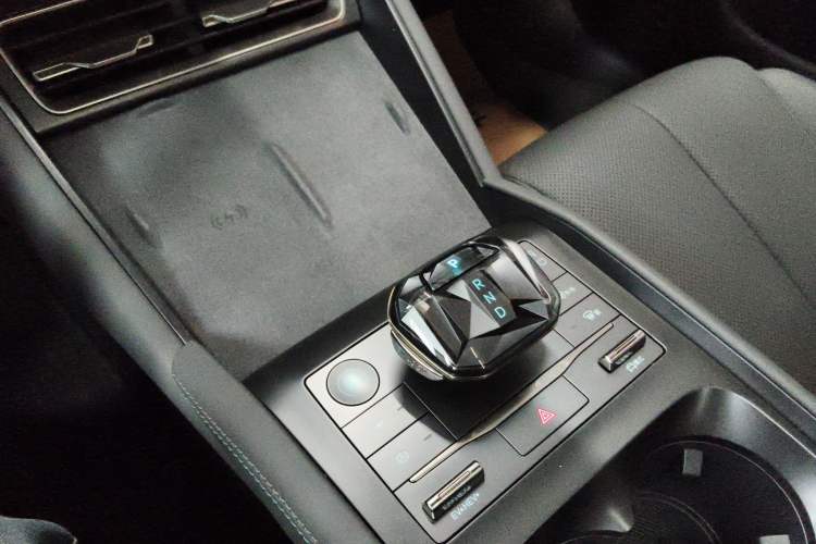 Used BYD Qin L 2025 DM-i Smart Drive 120KM Superior Model Gear Lever