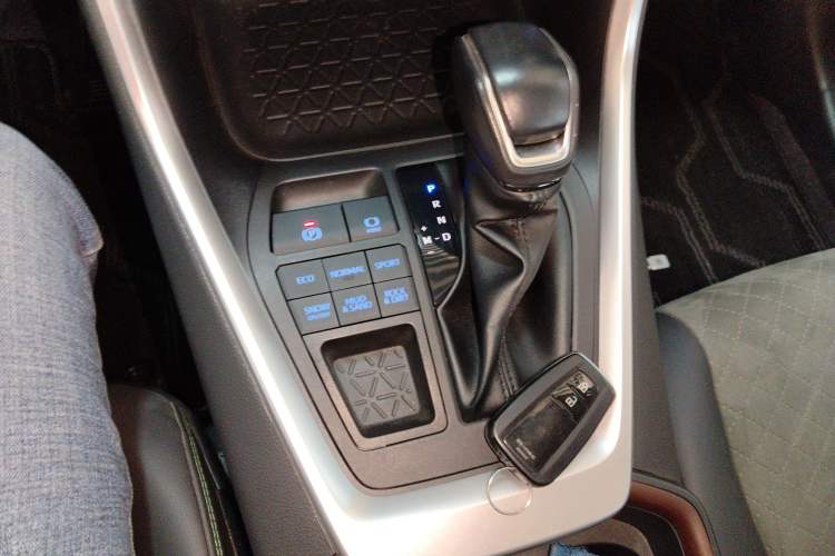 Used Toyota RAV4 2022 2.0L CVT 4x4 Style Plus Edition
