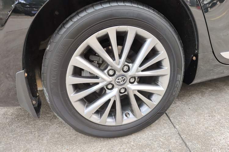 Used Toyota Camry 2016 2.5G 10th Anniversary Deluxe Navigation Edition Right Rear Wheel Hub