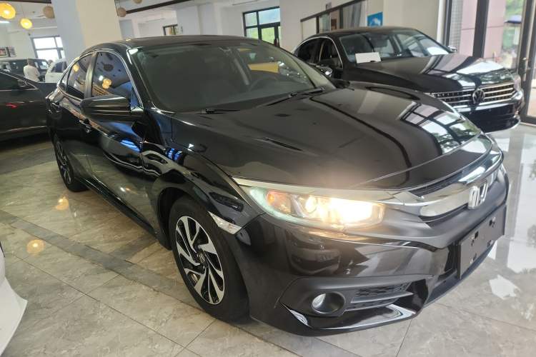 Used Honda Civic 2016 220TURBO Manual Luxury Edition Front Right 45 Deg