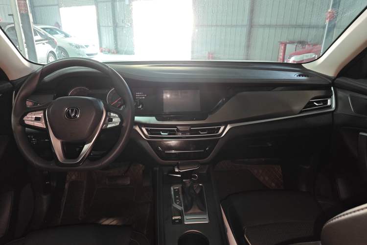 Used CHANGAN CS35PLUS 2021 Honor Million Edition 1.6L CVT Elite Model Center Console