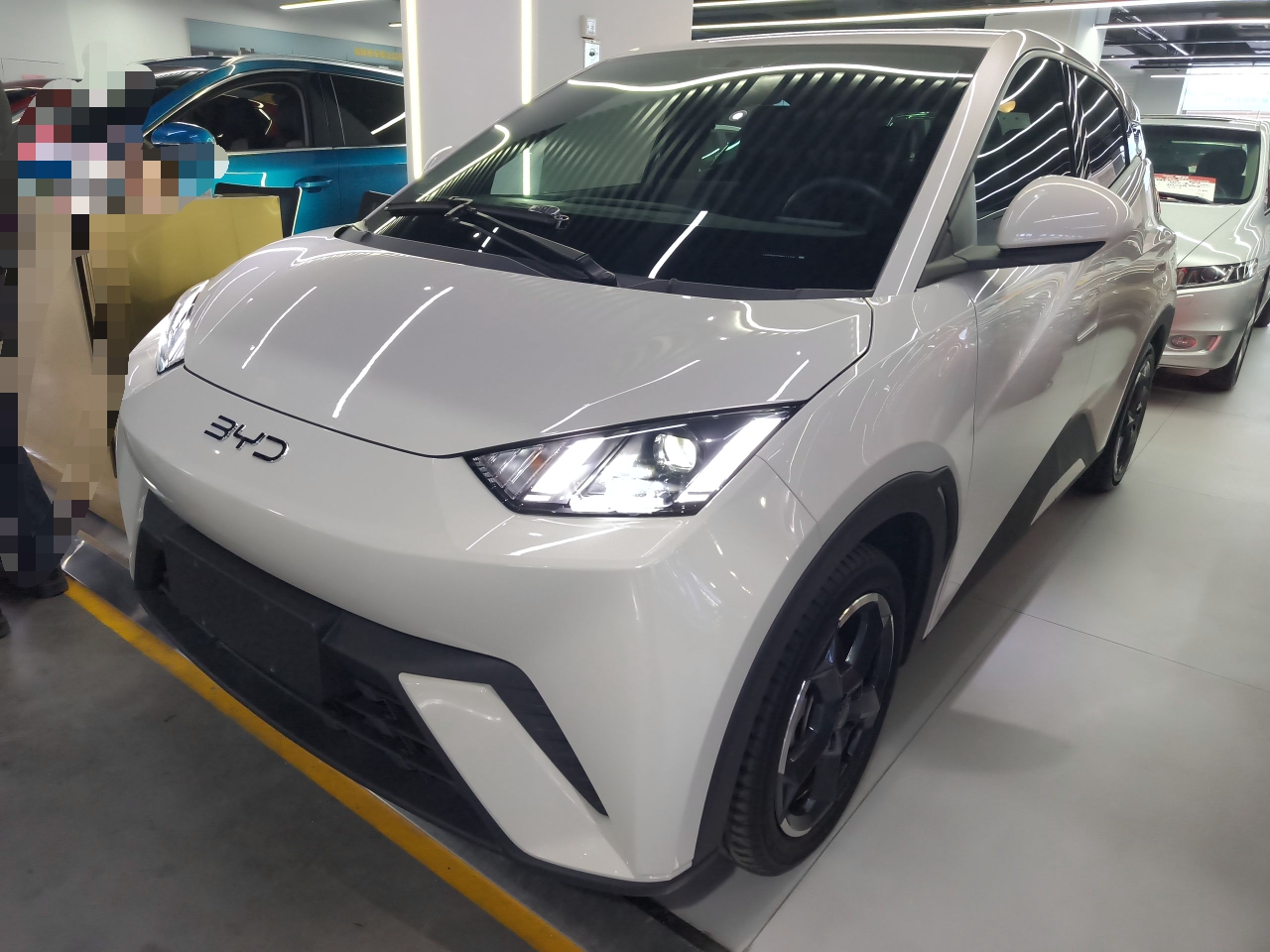 Под передней частью автомобиля