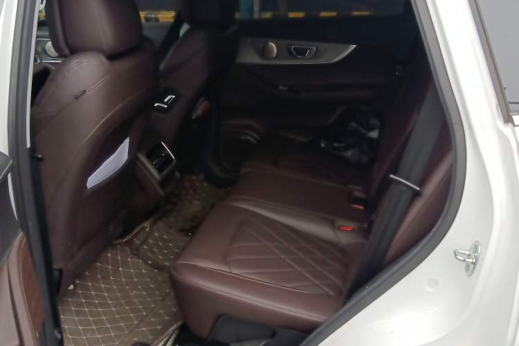 Used Chery Tiggo 8 PRO 2024 Champion Edition 390T Two-Wheel Drive Peak Version 5 Seats
