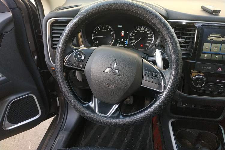 Used Mitsubishi Outlander 2020 2.4L 4x4 Zhi Xiang Edition 5 Seats
