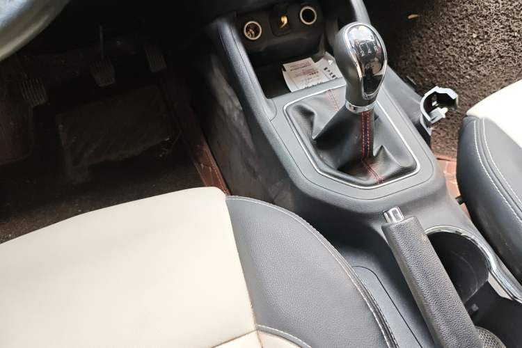 Used CHANGAN CS35 2017 1.6L Manual Luxury Model Gear Lever