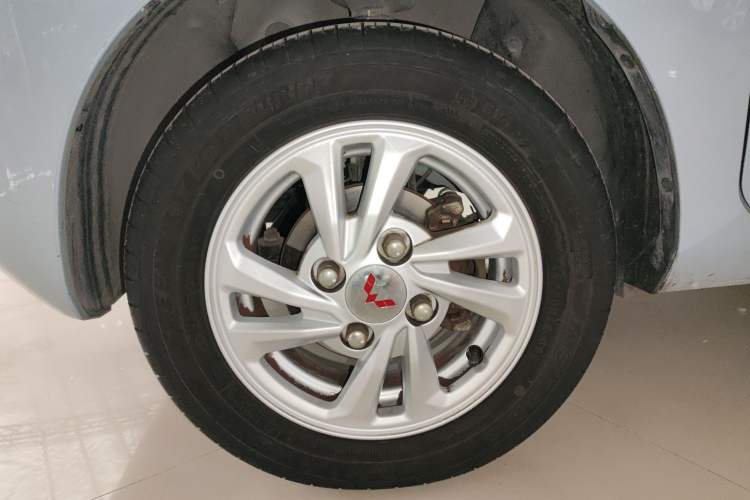 Used Wuling Hongguang MINIEV 2020 Freedom Version Lithium Iron Phosphate Left Front Wheel Hub