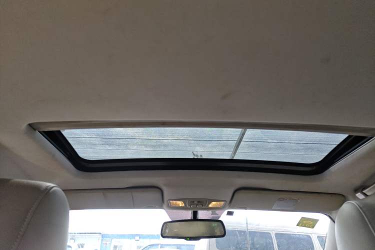 Used Bestune B50 2012 1.6L automatic with sunroof