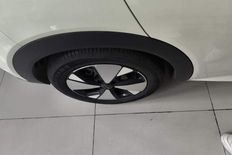 Used BYD Dolphin 2023 420 km Fashion Edition Right Rear Wheel Hub