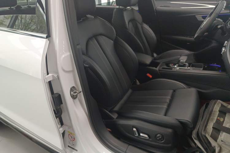 Used Audi A4L 2024 40 TFSI Luxury Dynamic Edition
