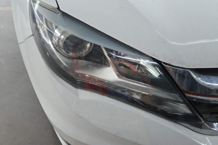 Used BYD S7 2017 2.0T Automatic Prestige Edition Right Front Headlight