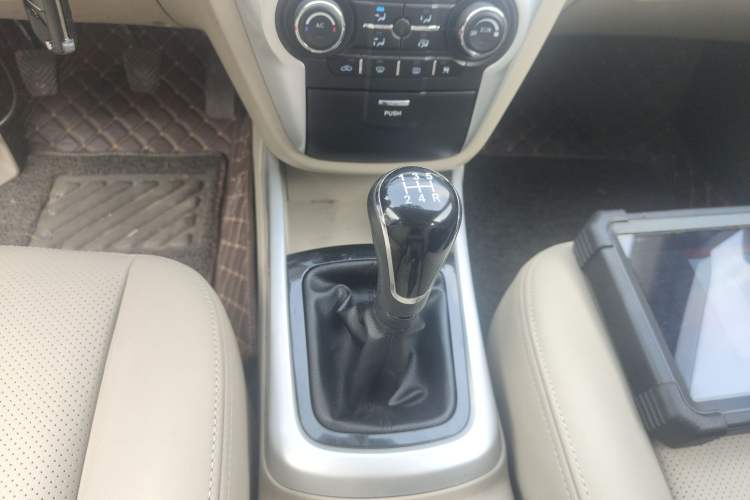 Used CHANGAN Eado 2014 1.6L Manual Luxury Model Gear Lever