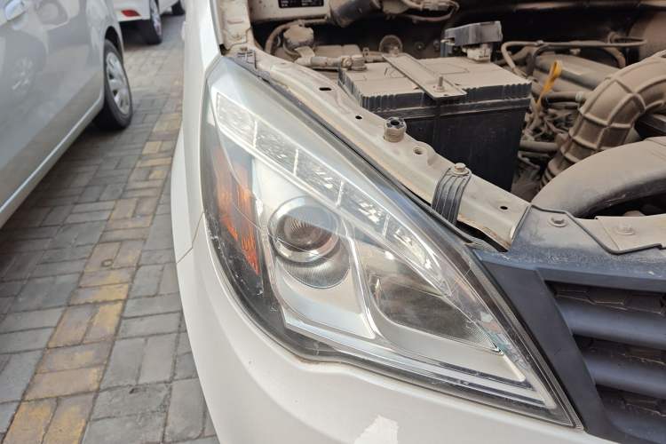 Used BAIC Weiwang M20 2015 1.2L economy version A122 Right Front Headlight