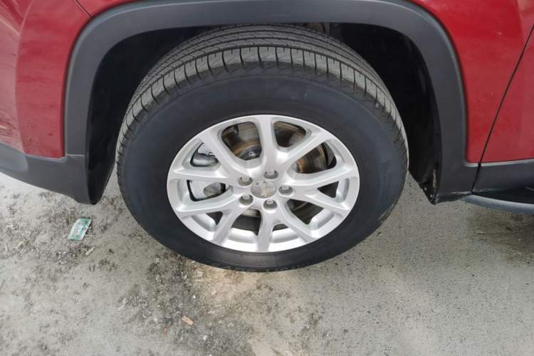 Used Jeep Cherokee 2016 2.4L Professional Smart Version Left Front Wheel Hub