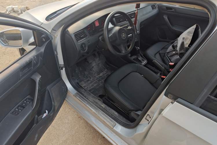 Used Volkswagen Santana 2013 1.6L Automatic Fashion Edition