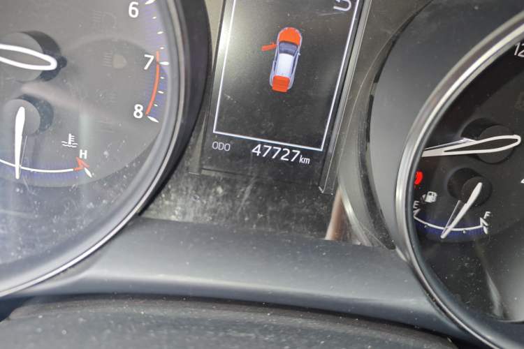 Used Toyota C-HR 2020 2.0L Leading Edition Odometer Close Up