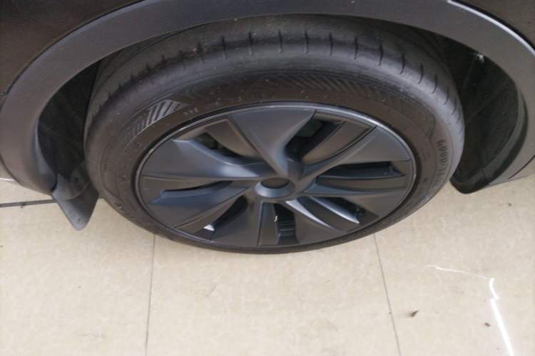 Used Tesla Model Y 2023 Rear-Wheel-Drive Version
