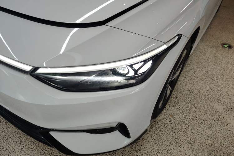 Used Volkswagen ID.7 VIZZION 2024 AIR model Left Front Headlight