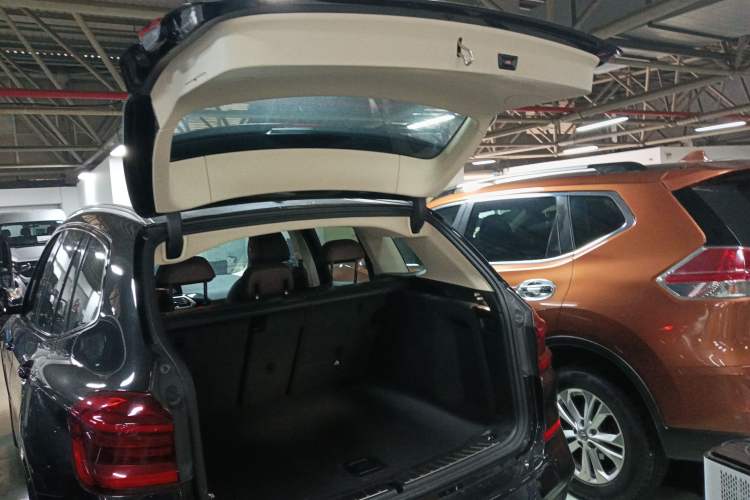 Used BMW X3 2018 xDrive28i M Sport Package China VI Trunk