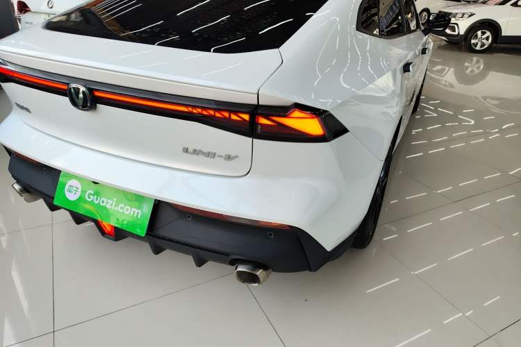 Used CHANGAN UNI-V 2023 1.5T Prestige Model