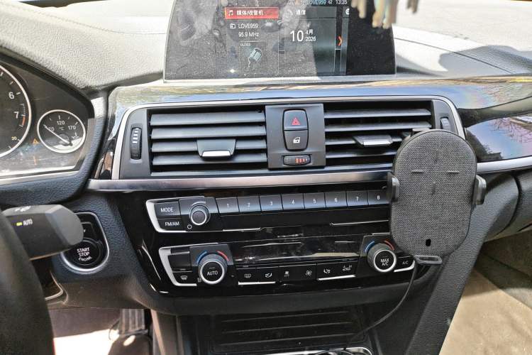 Used BMW 3 Series 2018 320Li Fashion Model Audio And AC Panel