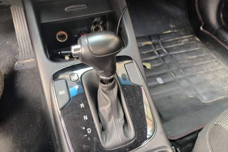 Used Kia K3 2016 1.6L Automatic GLS Gear Lever