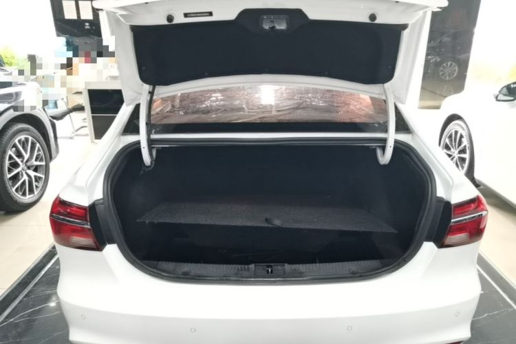 Used Roewe i6 2019 PLUS 1.6L CVT 4G Connected Luxury Deluxe Edition

