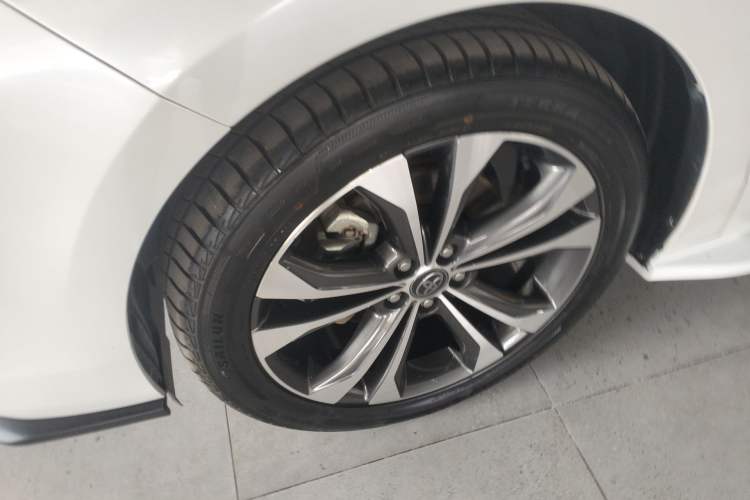 Used Toyota Granvia 2023 2.5L Hybrid Flagship VIP Edition Left Front Wheel Hub