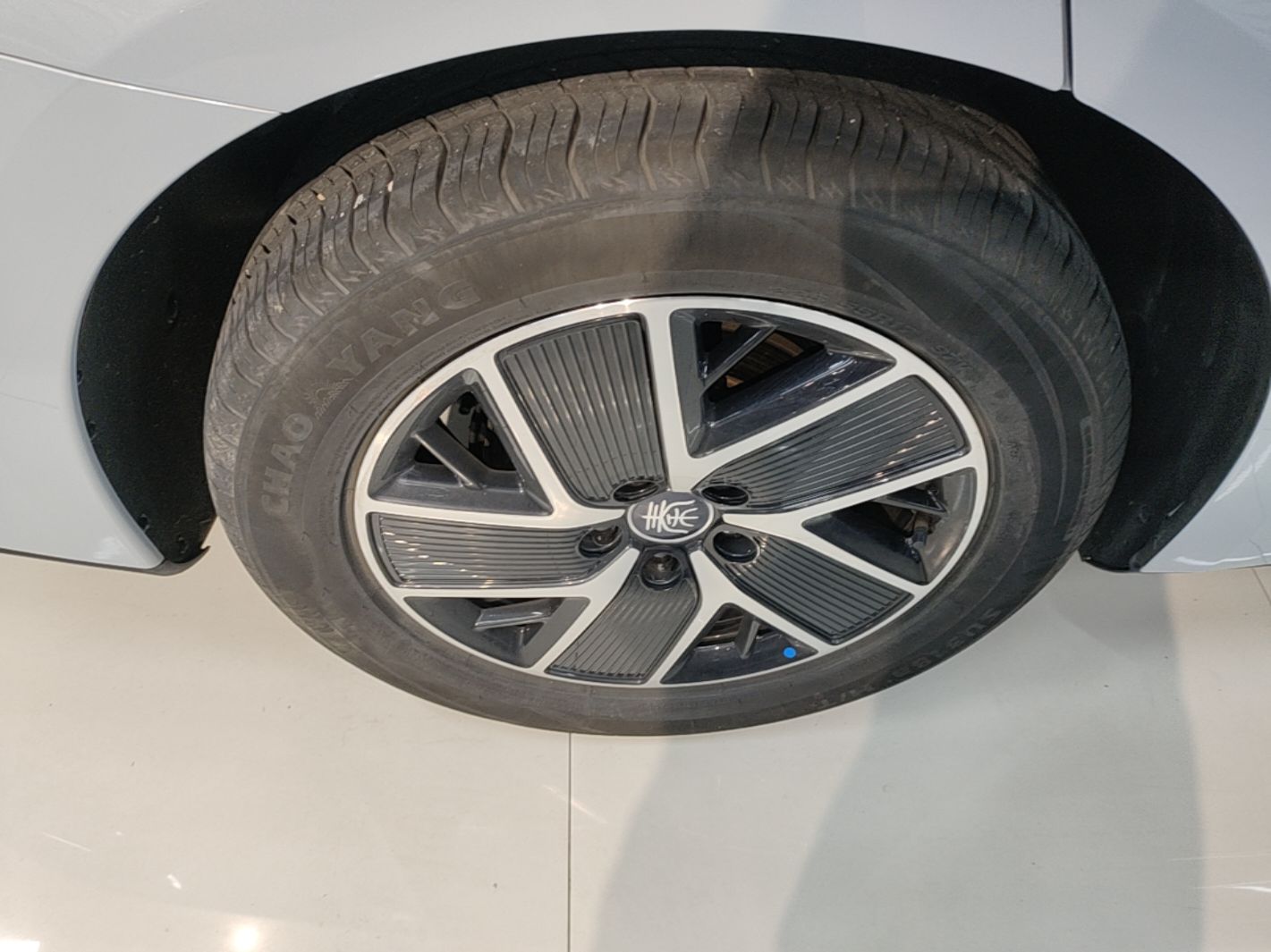 BYD Qin L 2025 DM-i Smart Drive 120KM Superior Model — снимка 11