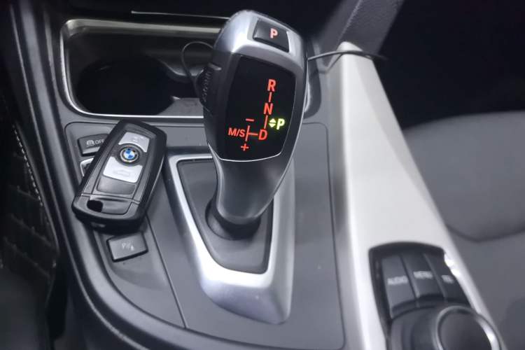 Used BMW 3 Series 2015 320i Luxury Line Stylish Edition