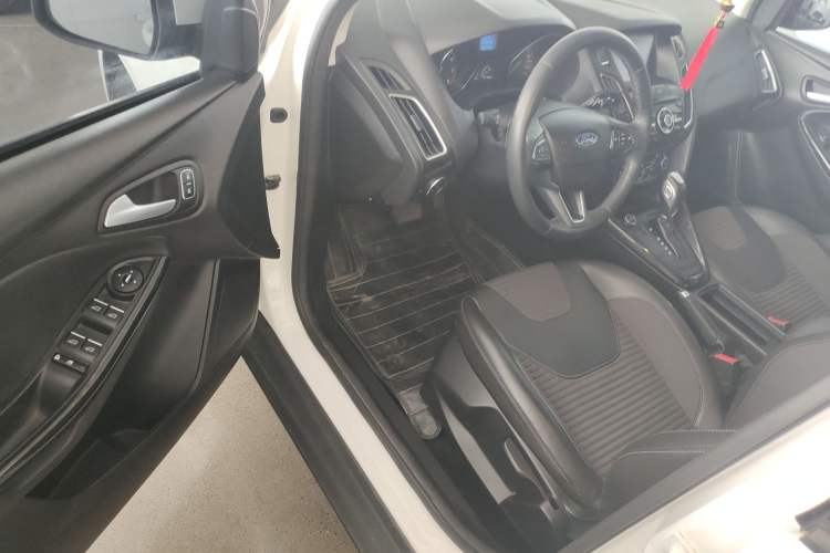 Used Ford Focus 2017 Sedan 1.6L Automatic Fashion Edition Smart Drive Version
