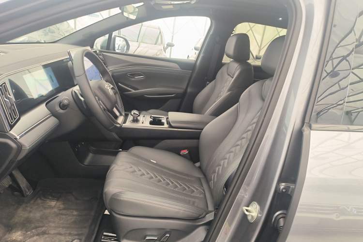 Used BYD Song L DM-i 2025 Intelligent Driving Version 112 km Beyond-Range Type Left Front Seat