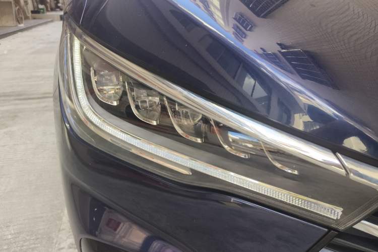 Used BYD Song MAX 2021 Upgraded Model 1.5T Automatic Prestige 7-Seater Right Front Headlight