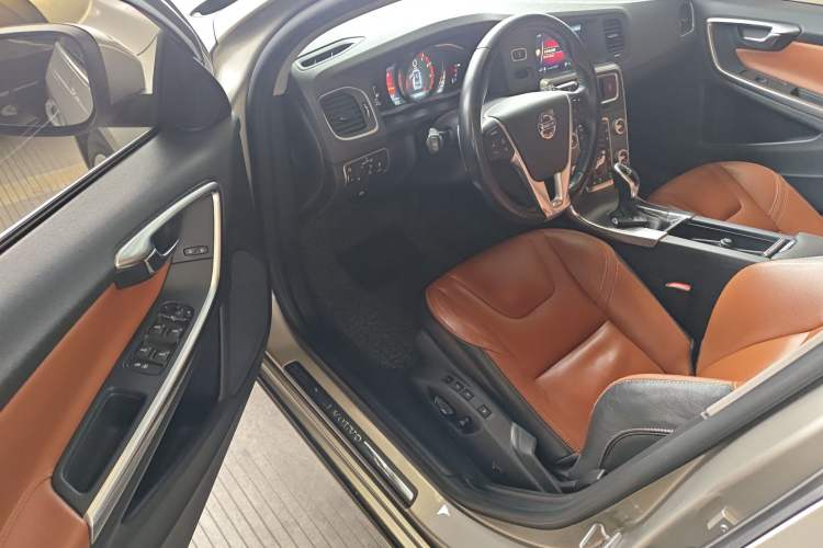 Used Volvo V60 2015 T5 Zhiya Edition Driver Seat