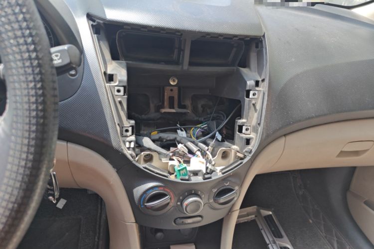 Used Hyundai Verna (older generation) 2014 1.4L Manual Smart GLS Trim Audio And AC Panel